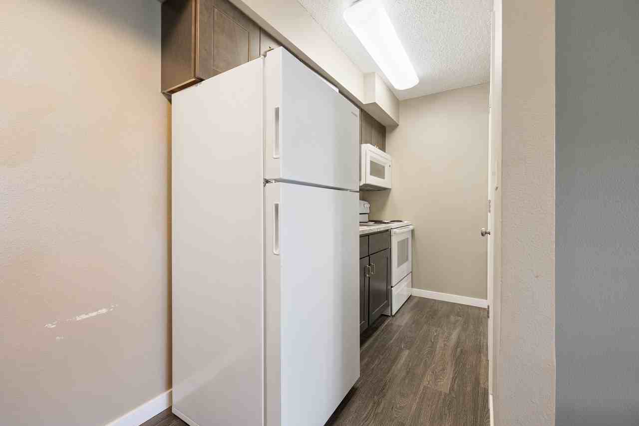 612 S Van Buren St #9 - Photo 4 of 12