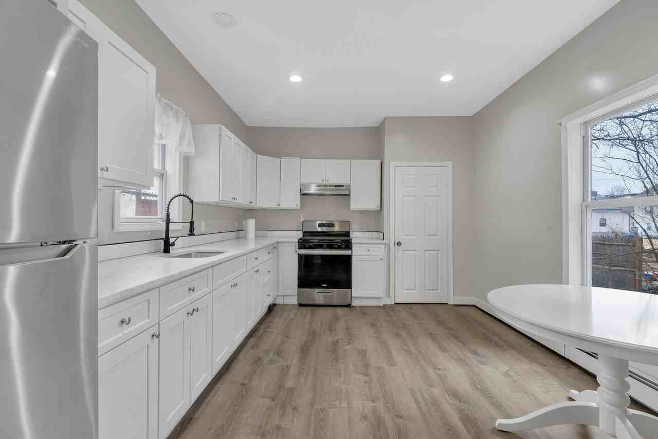 660 Public St #1 - Photo 4 of 22