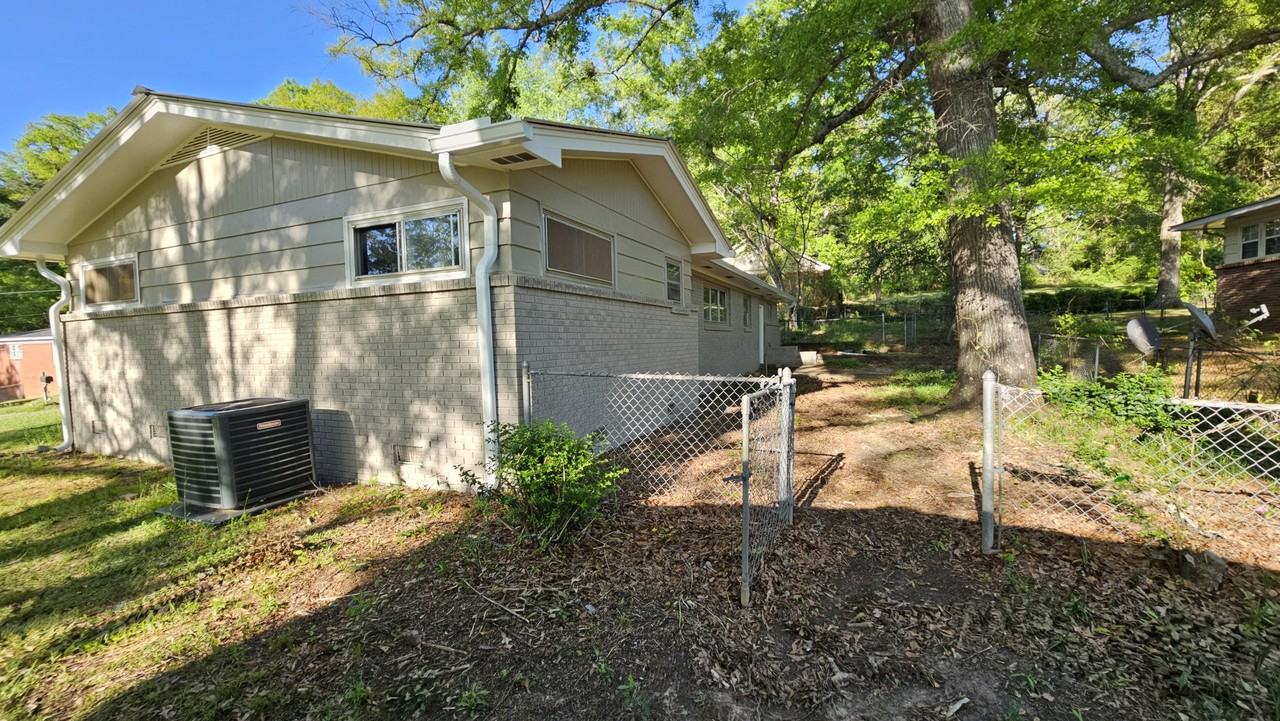 3221 Northview Dr #NA - Photo 3 of 17