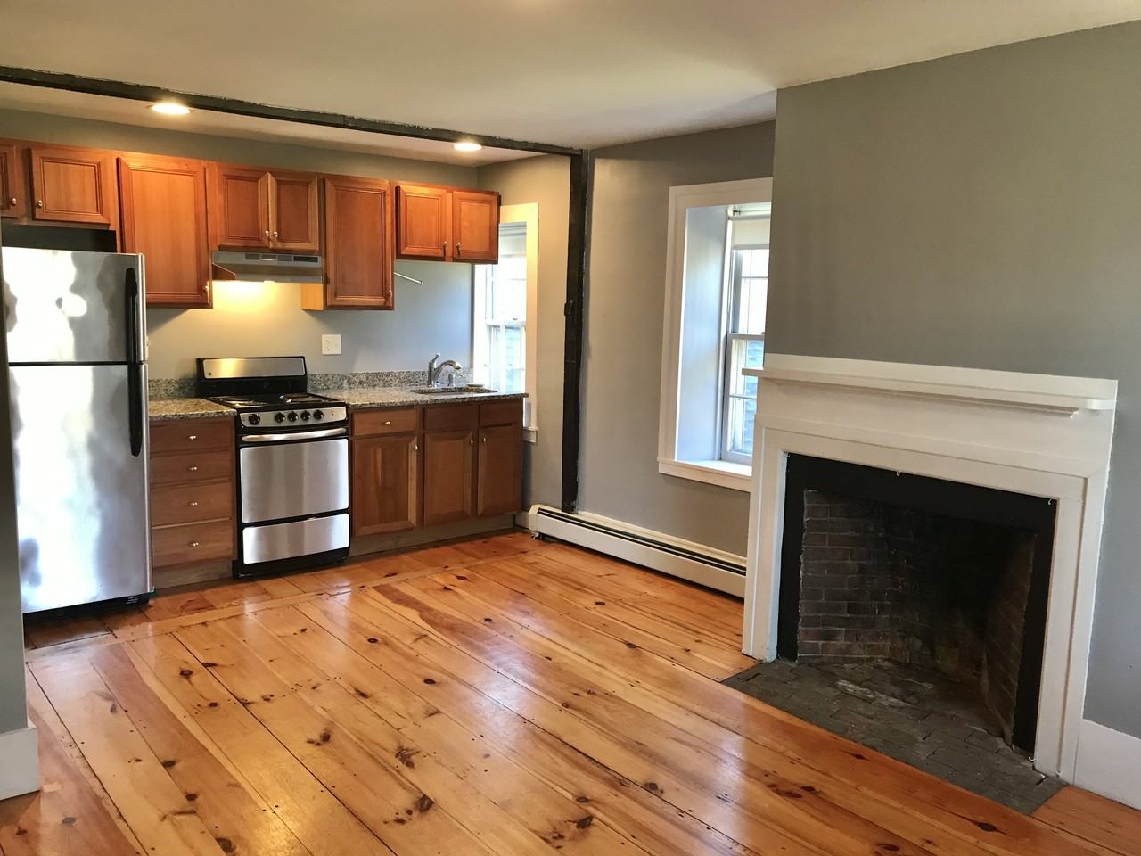 33 Kingston Rd #4 - Photo 4 of 11