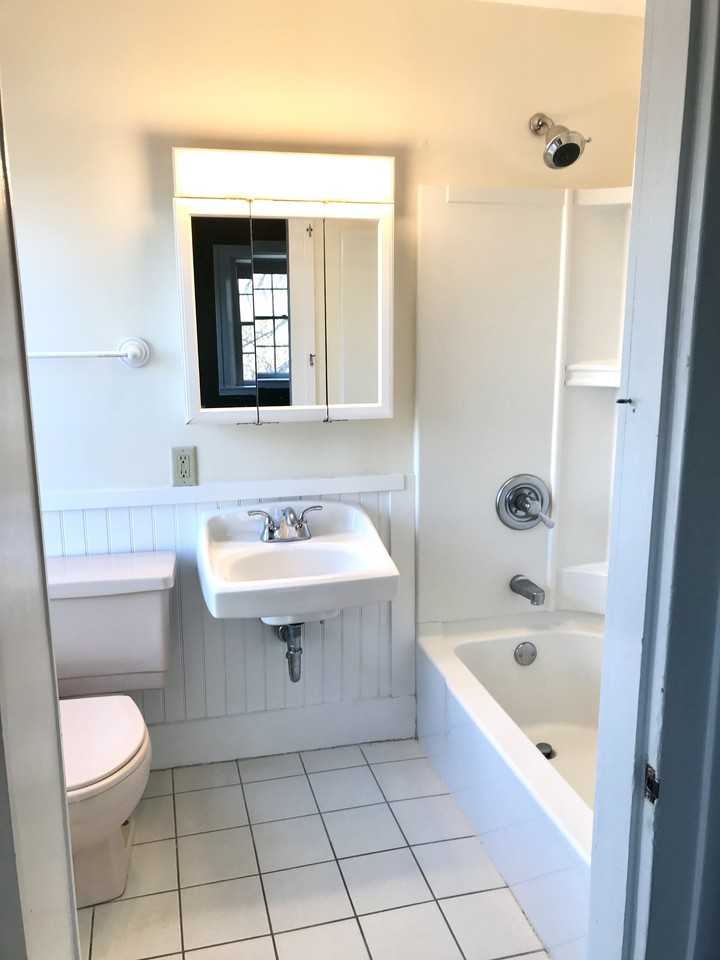 33 Kingston Rd #4 - Photo 5 of 11