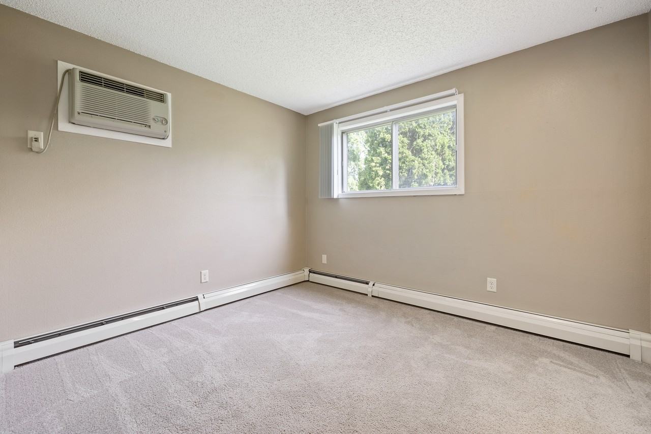 612 S Van Buren St #3 - Photo 6 of 10