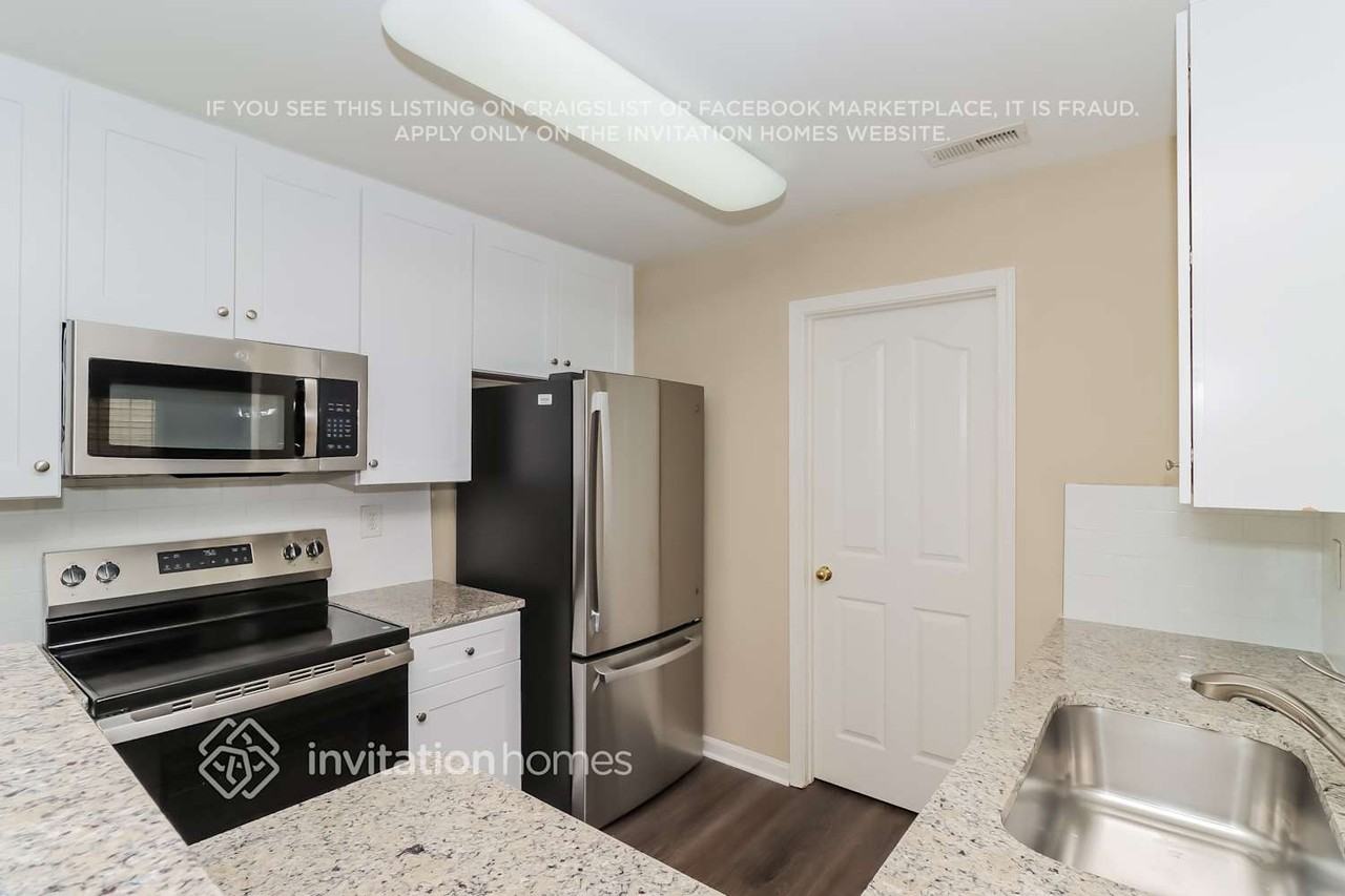 8410 Wallace Glen Dr - Photo 5 of 14