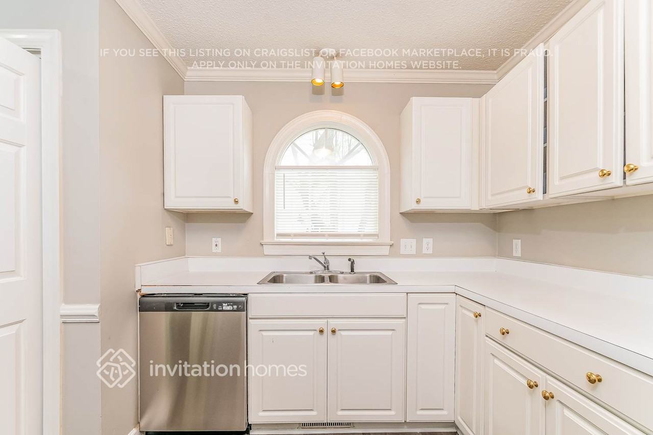 4504 Bartholomew Circle - Photo 7 of 17