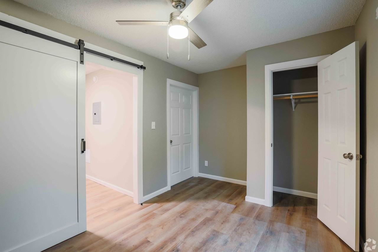 Lux Off Riverwalk - Photo 2 of 35