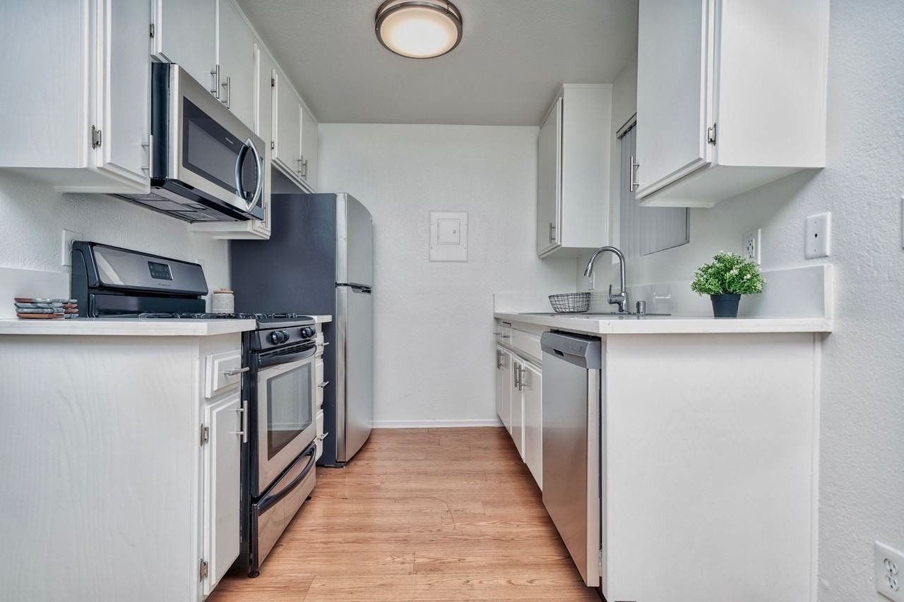 KBC Burbank - Photo 2 of 10