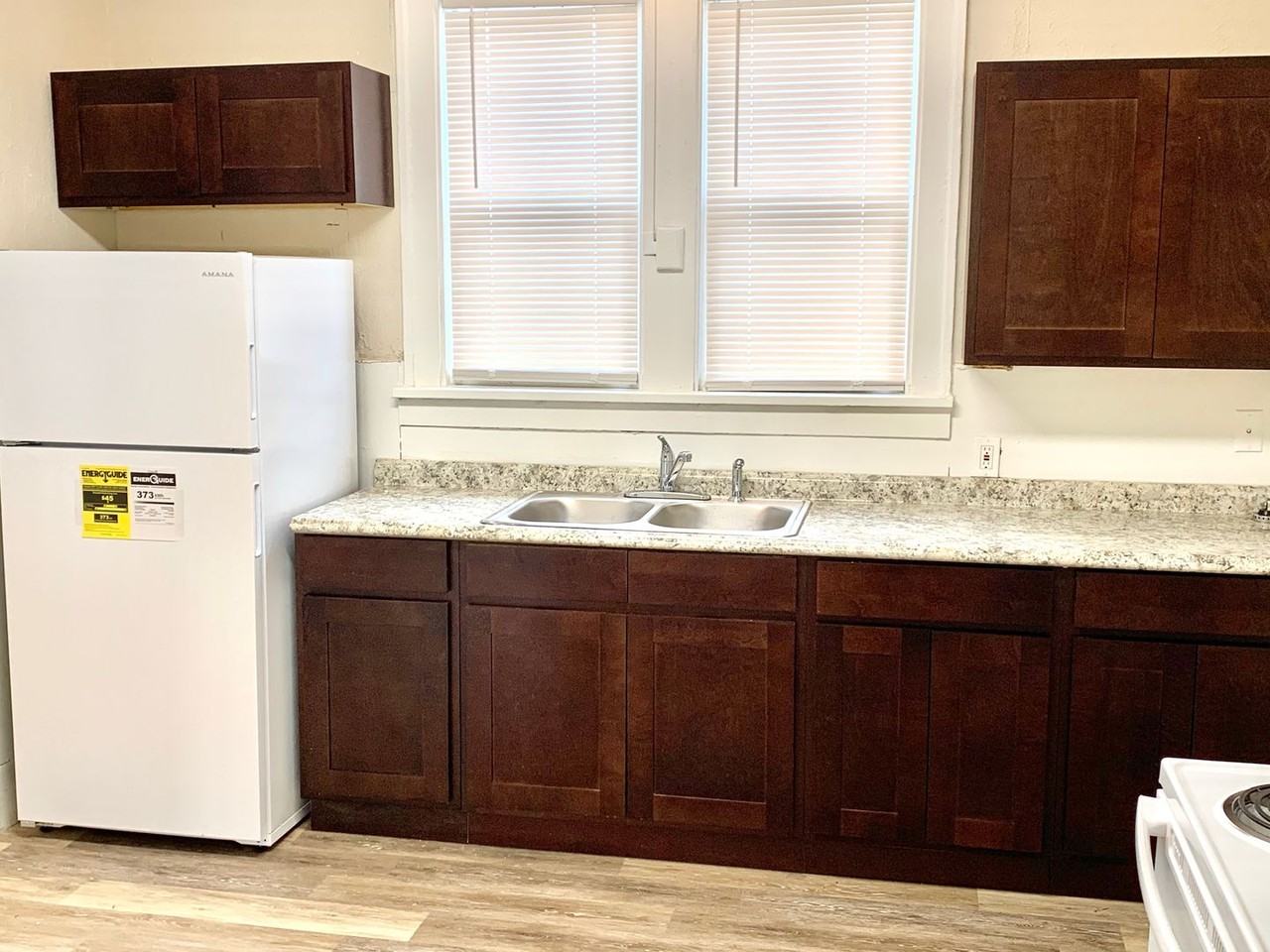 946 Washington Ave - Photo 3 of 39