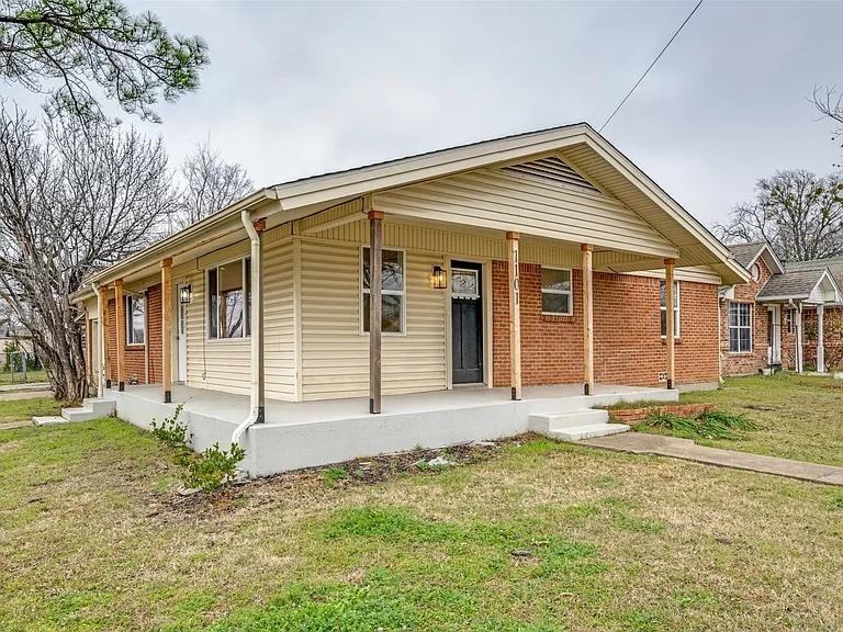 1101 Carpenter St - Photo 2 of 10