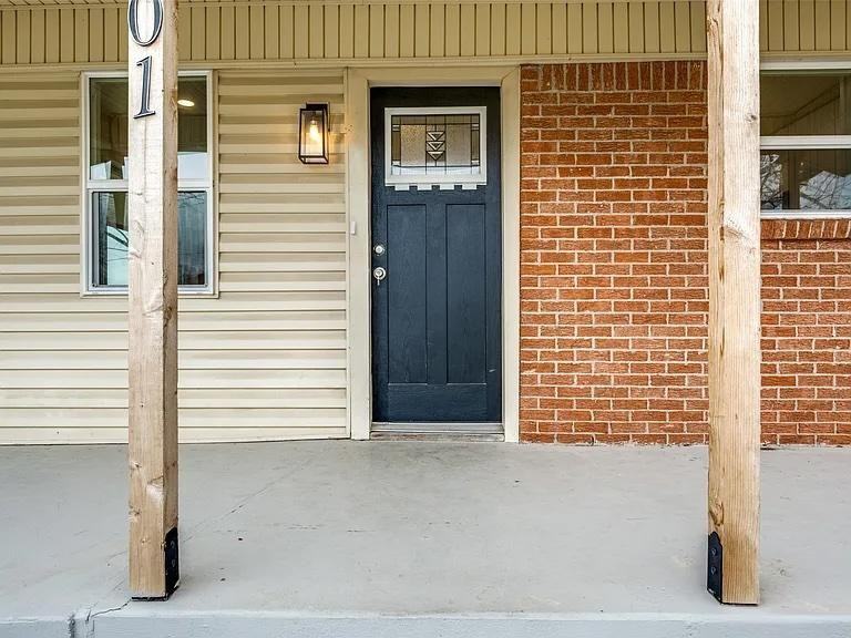 1101 Carpenter St - Photo 3 of 10