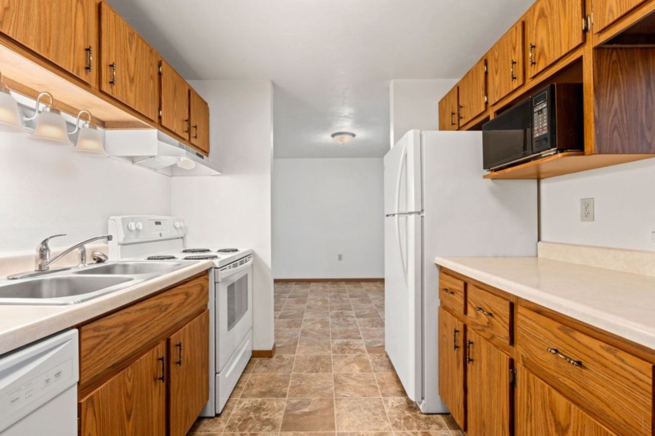 1553 Apple Tree Lane - Photo 2 of 29