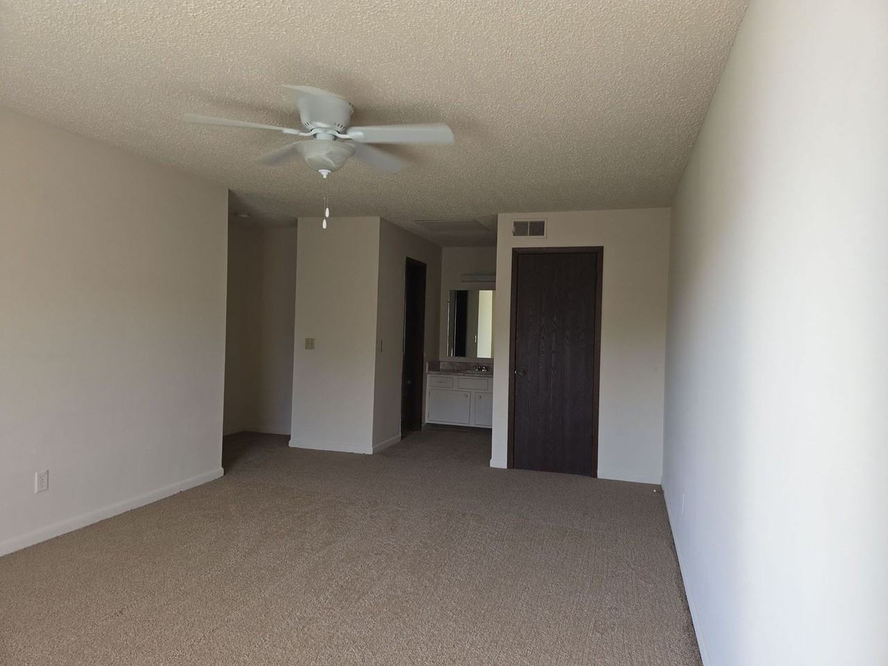 247 Yelton Ct - Photo 3 of 6