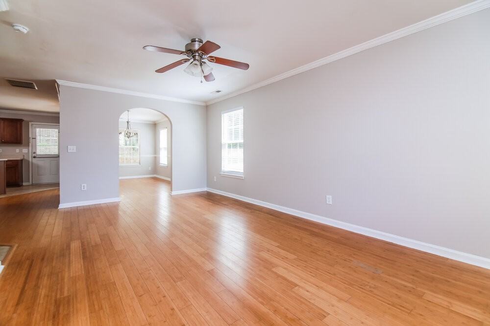 709 Champion St - Photo 4 of 17