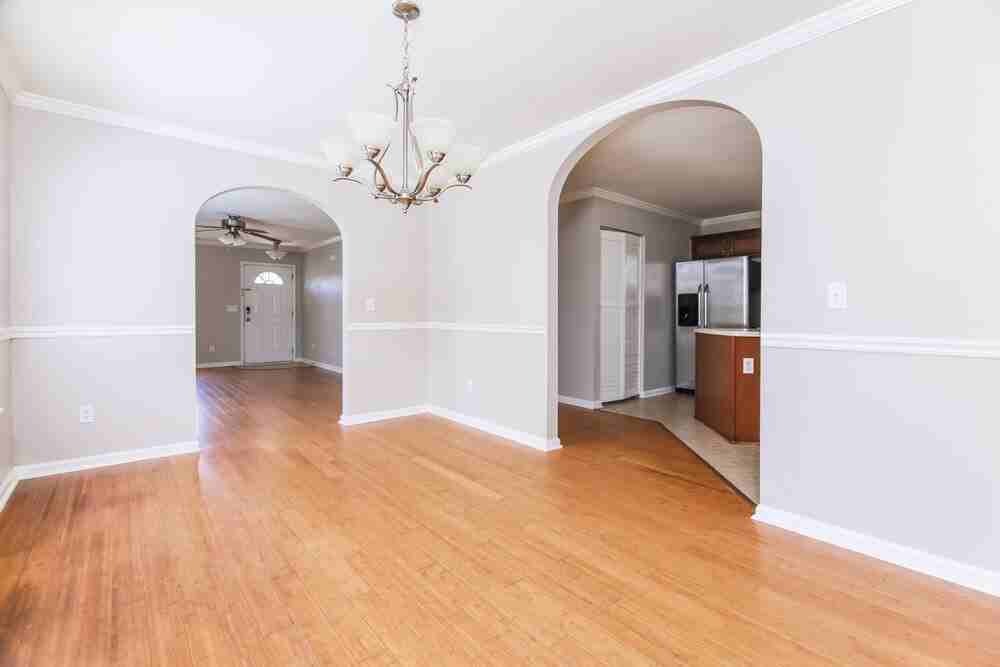 709 Champion St - Photo 6 of 17