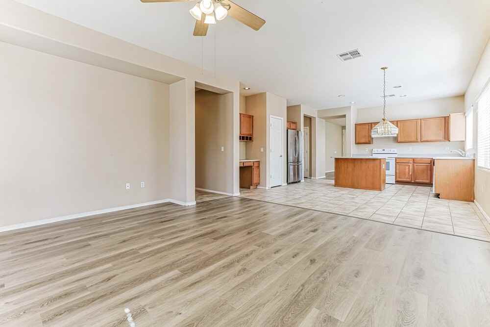 2081 E Runaway Bay Pl - Photo 3 of 16