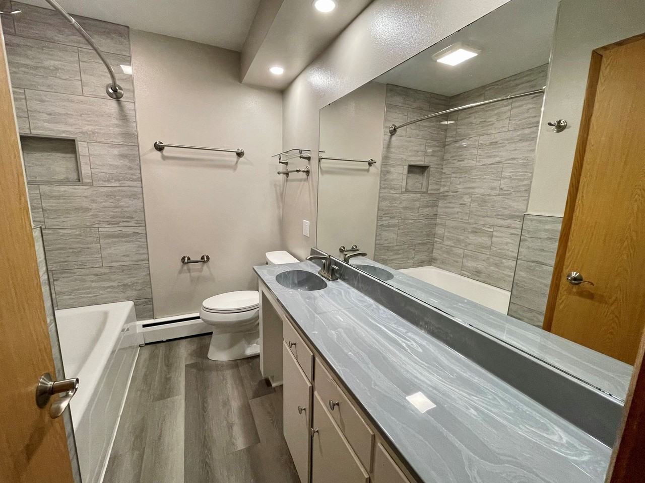 909 S Brooks St #6 - Photo 5 of 16