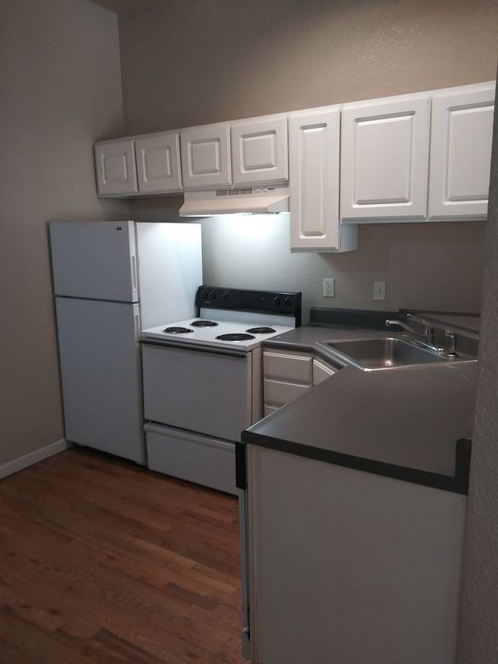 1425 N Washington St #305 - Photo 2 of 16
