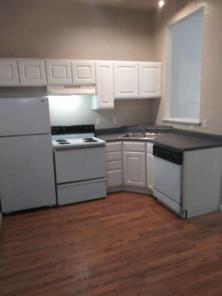1425 N Washington St #305 - Photo 3 of 16