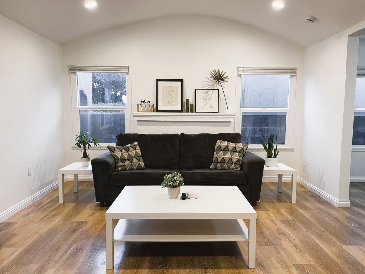 831 East 82nd Street - Photo 6 of 28