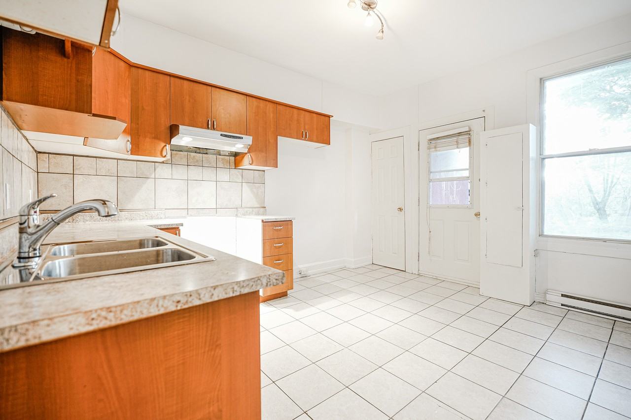 8705 Av Souligny #2 - Photo 2 of 9