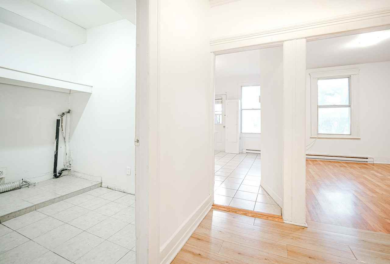 8705 Av Souligny #2 - Photo 3 of 9