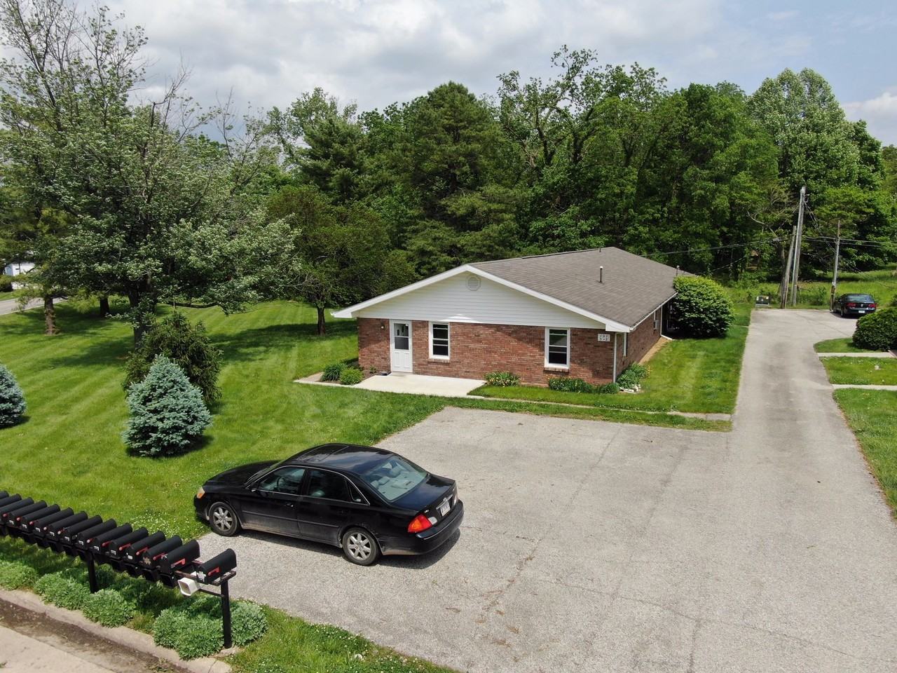 100-112  Lorene Place - Photo 2 of 9