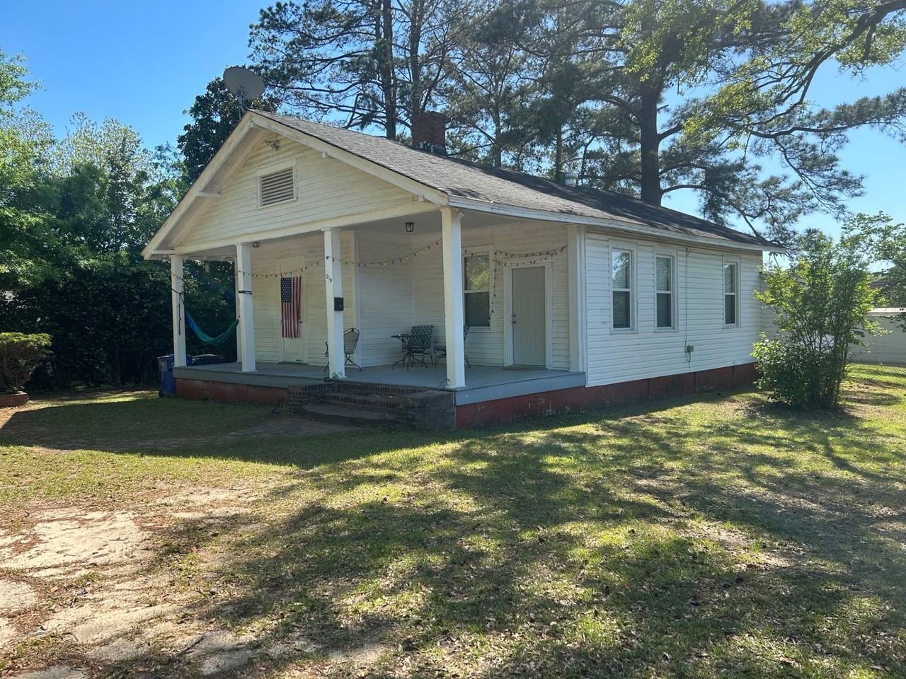 219 Gadsden Street - Photo 4 of 38