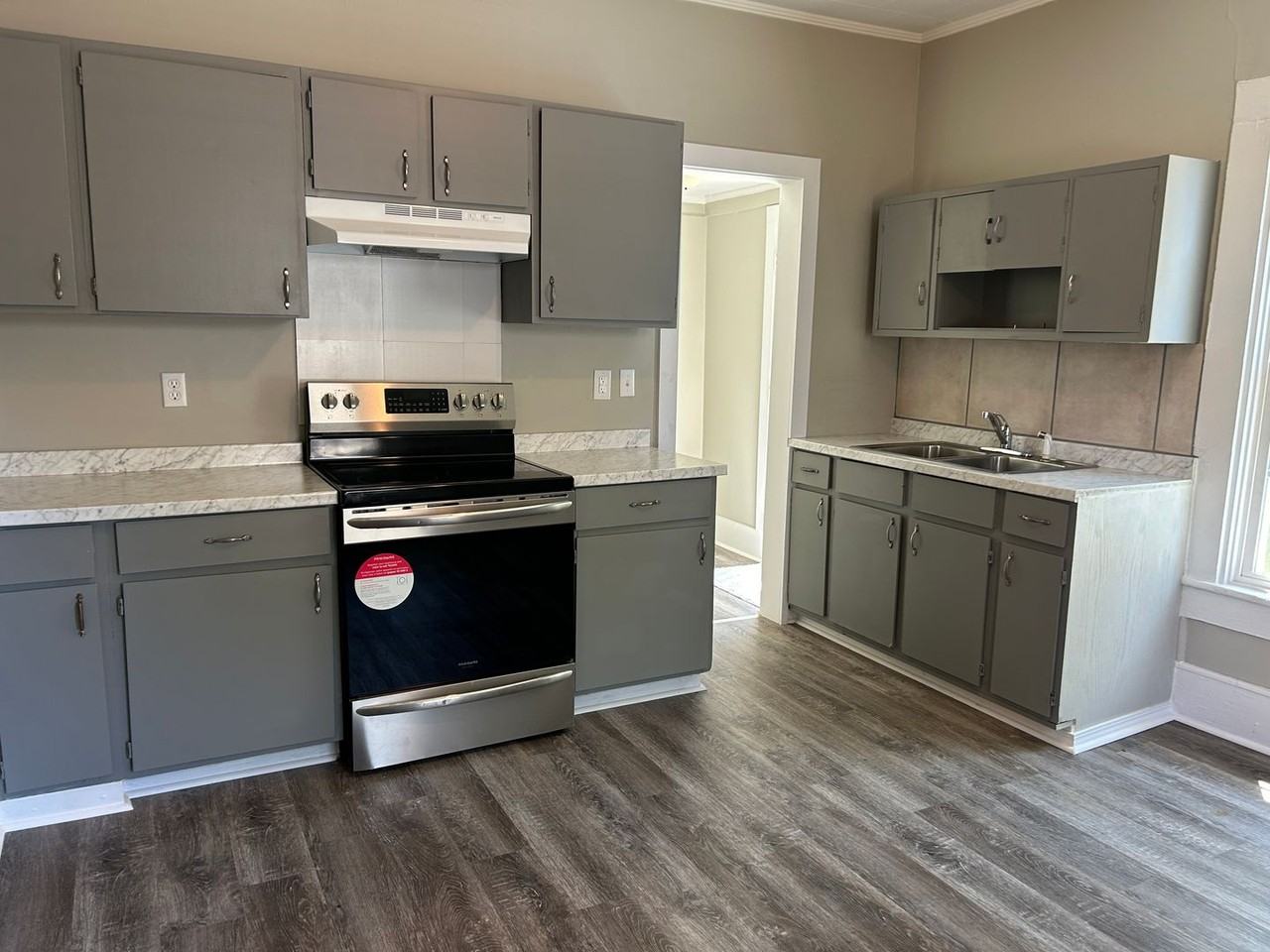 335 Patterson Ave - Photo 4 of 10