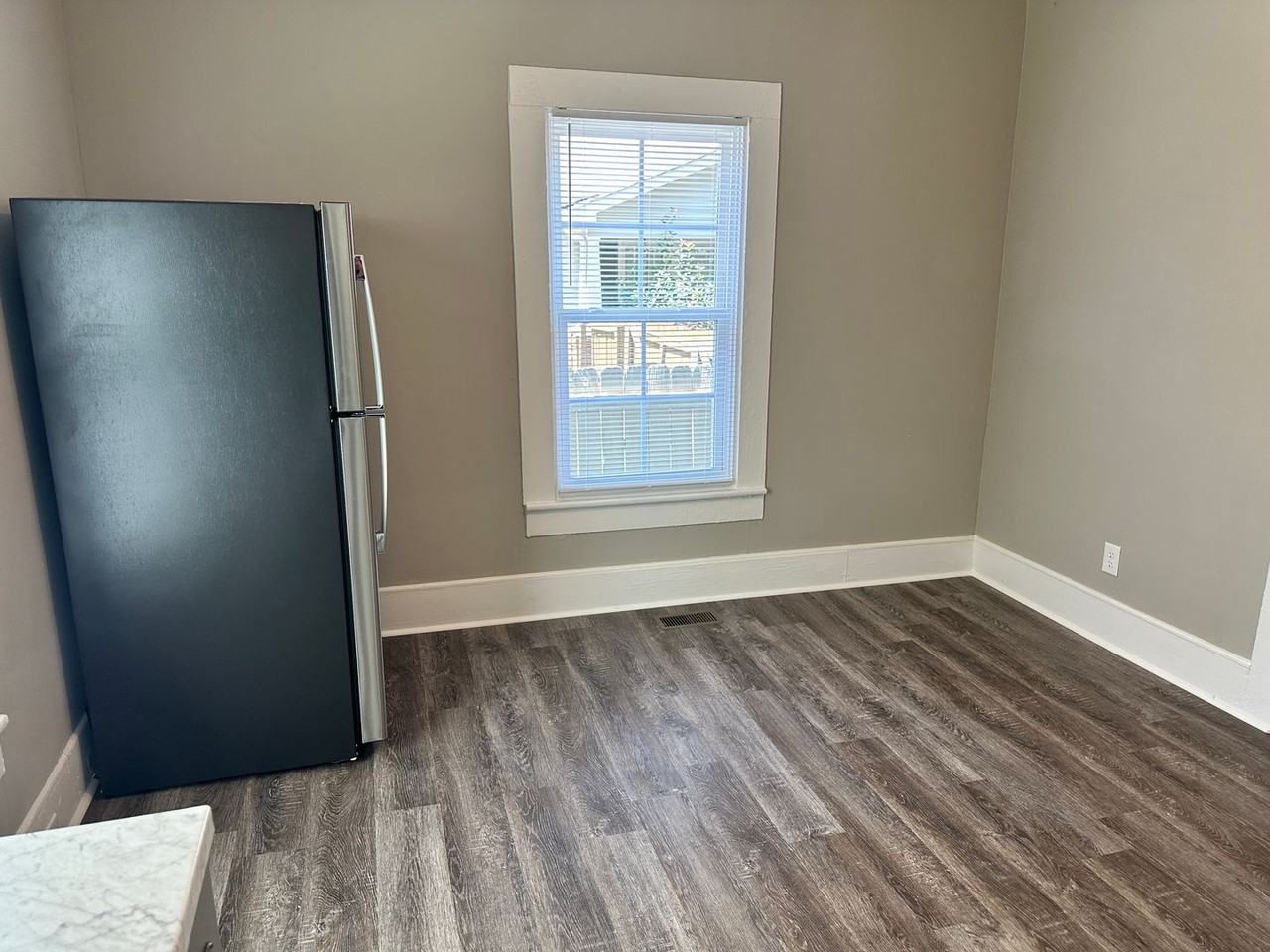 335 Patterson Ave - Photo 6 of 10