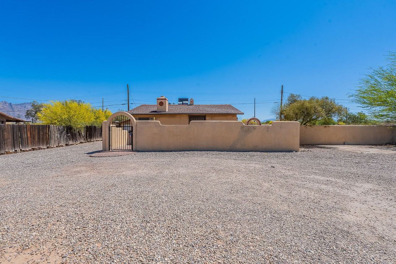 3118 N Santa Rita Ave - Photo 2 of 44