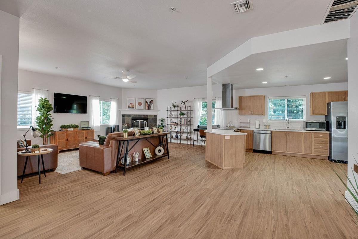 701 N 5th St - Photo 2 of 50