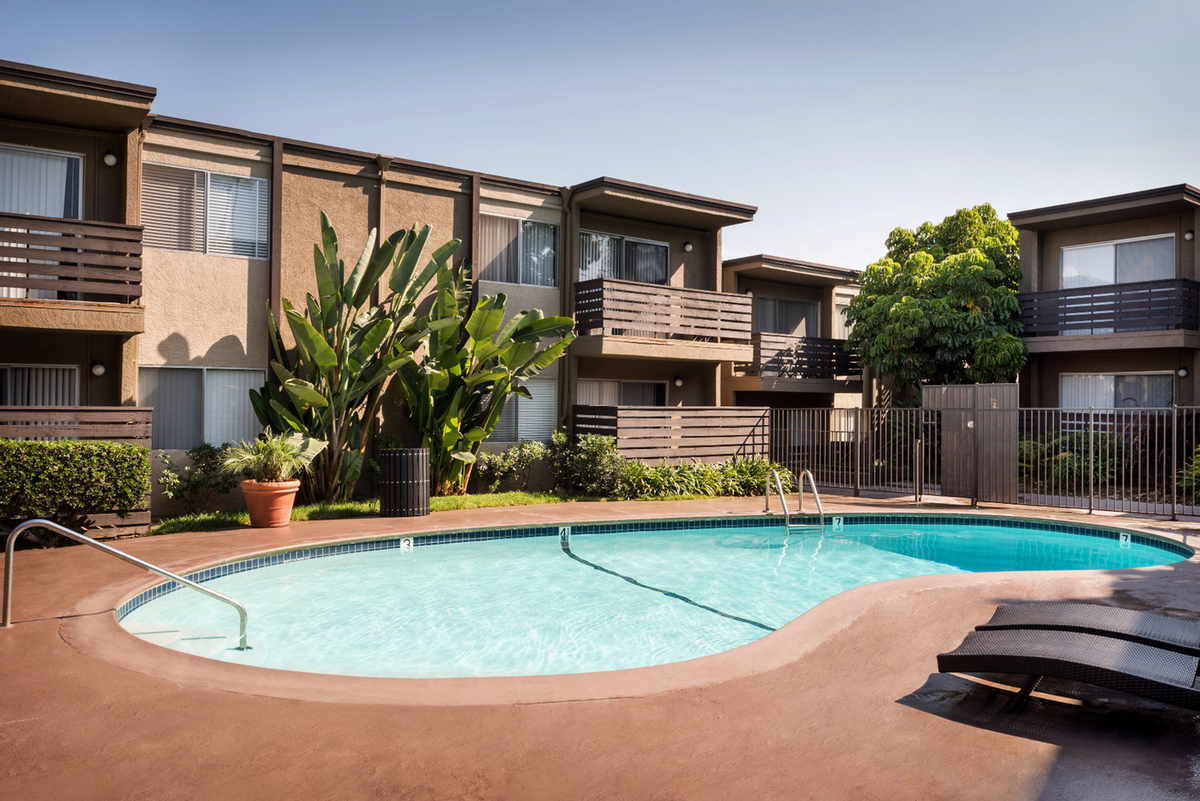 8520 Chloe Ave - Photo 5 of 13