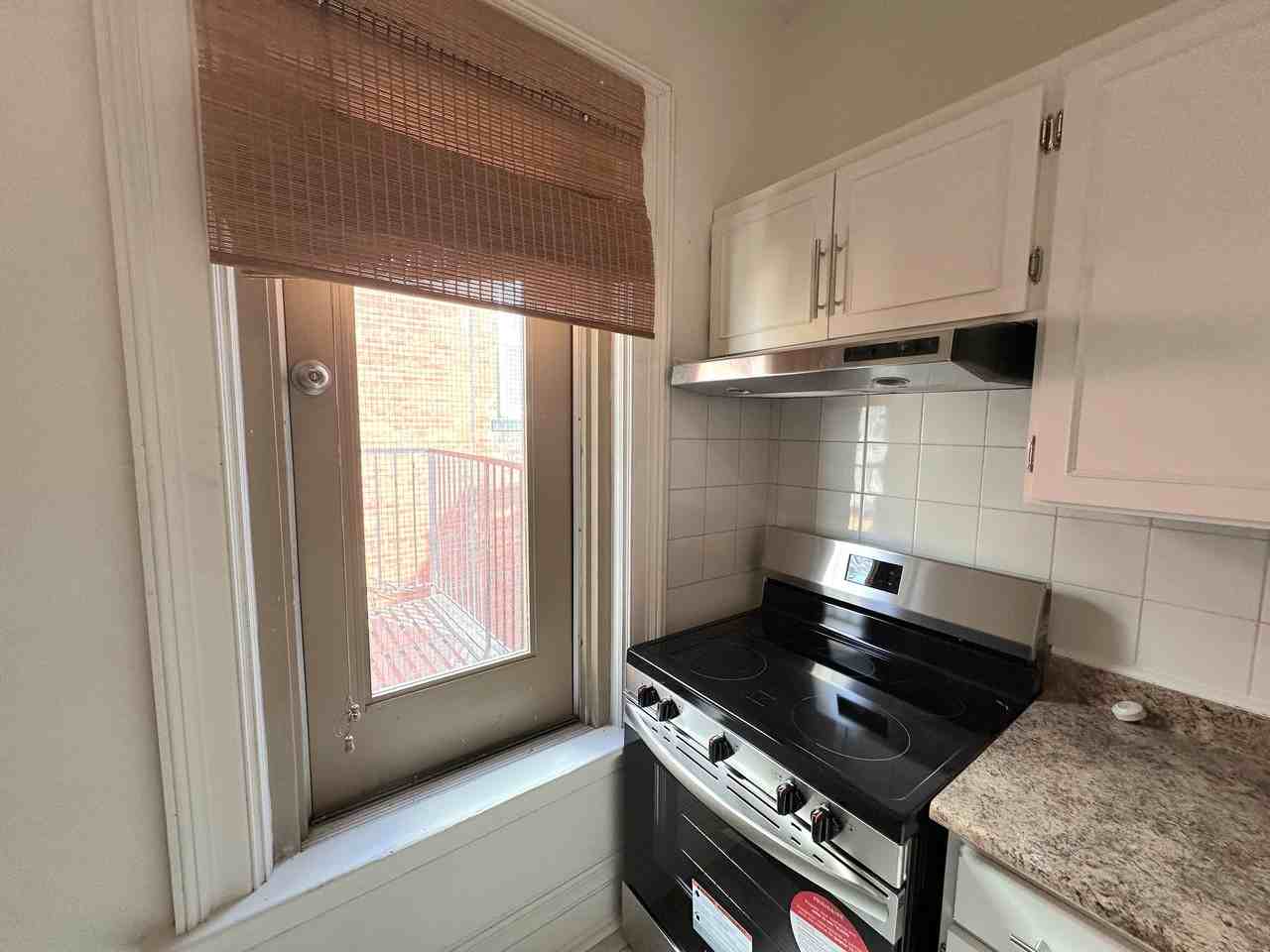 171 Bay Street South #2 - Photo 4 of 31