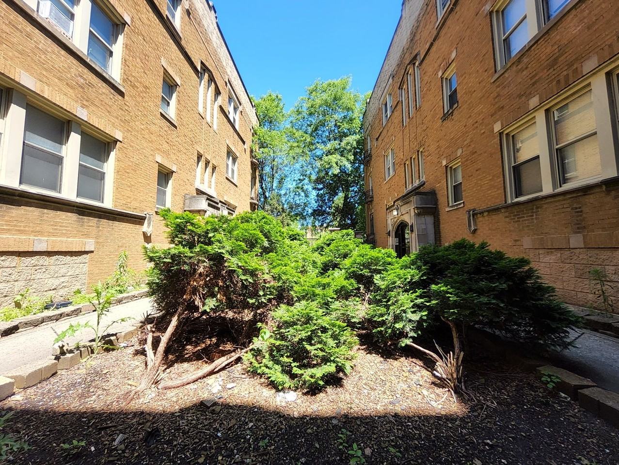 6600 S Ingleside - Photo 7 of 17