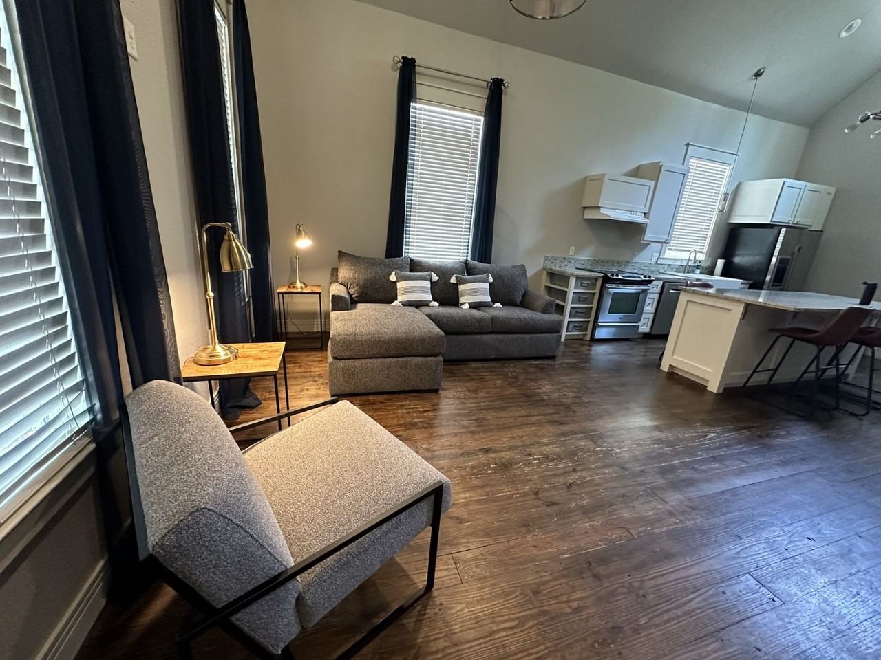 412 University St - Photo 5 of 10