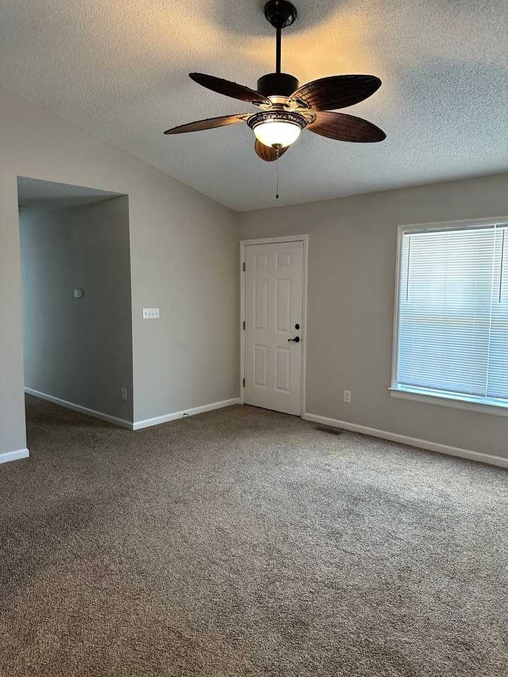 1504 Manora Ct - Photo 3 of 11