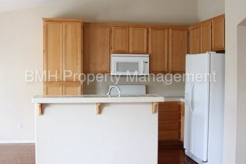 7674 Newberry Ln - Photo 3 of 27