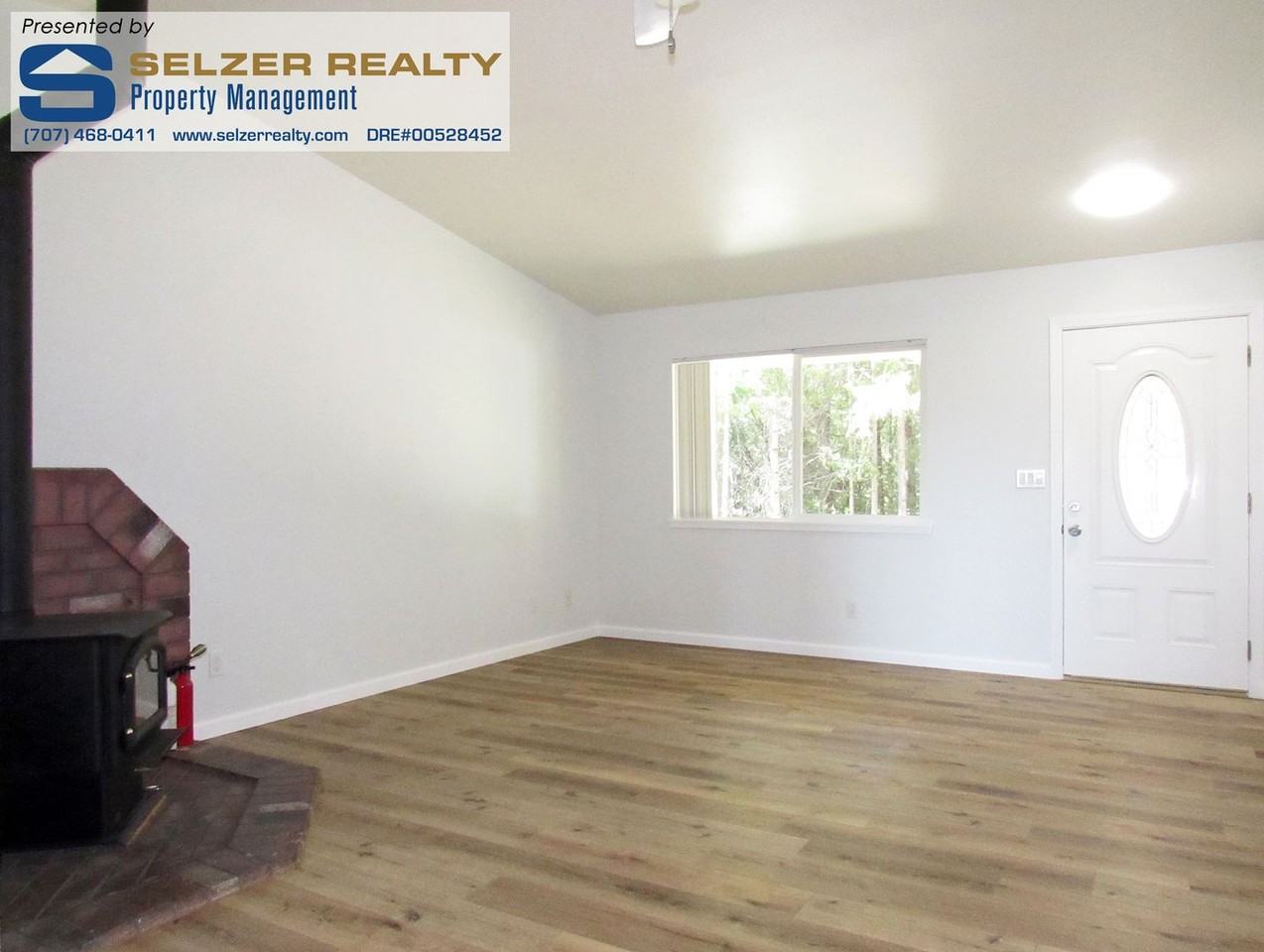 1976 Clover Dr - Photo 2 of 10