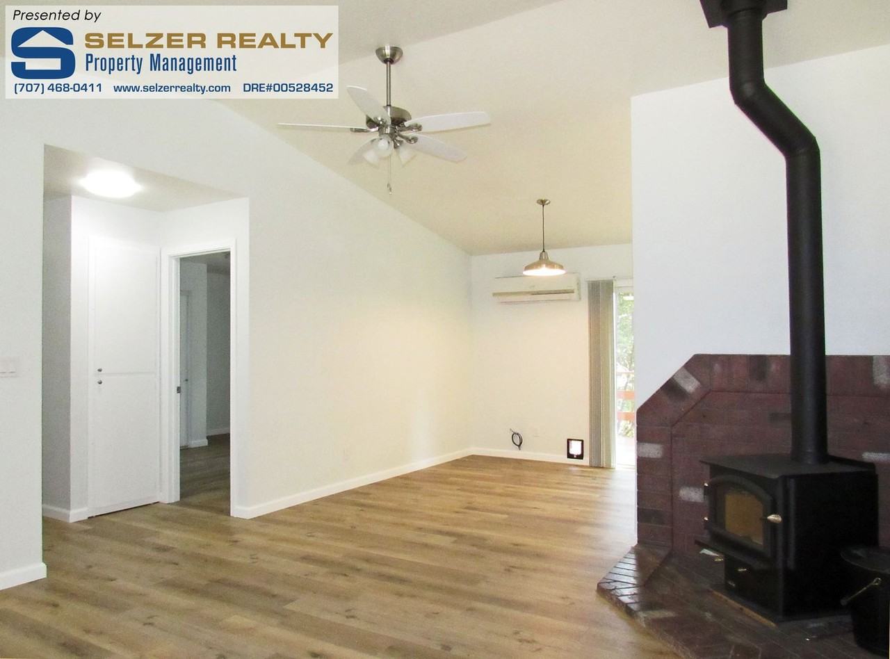 1976 Clover Dr - Photo 3 of 10