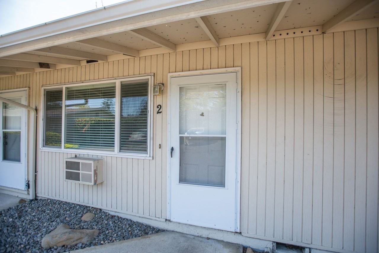 Laurel Lane Apts - Photo 2 of 20