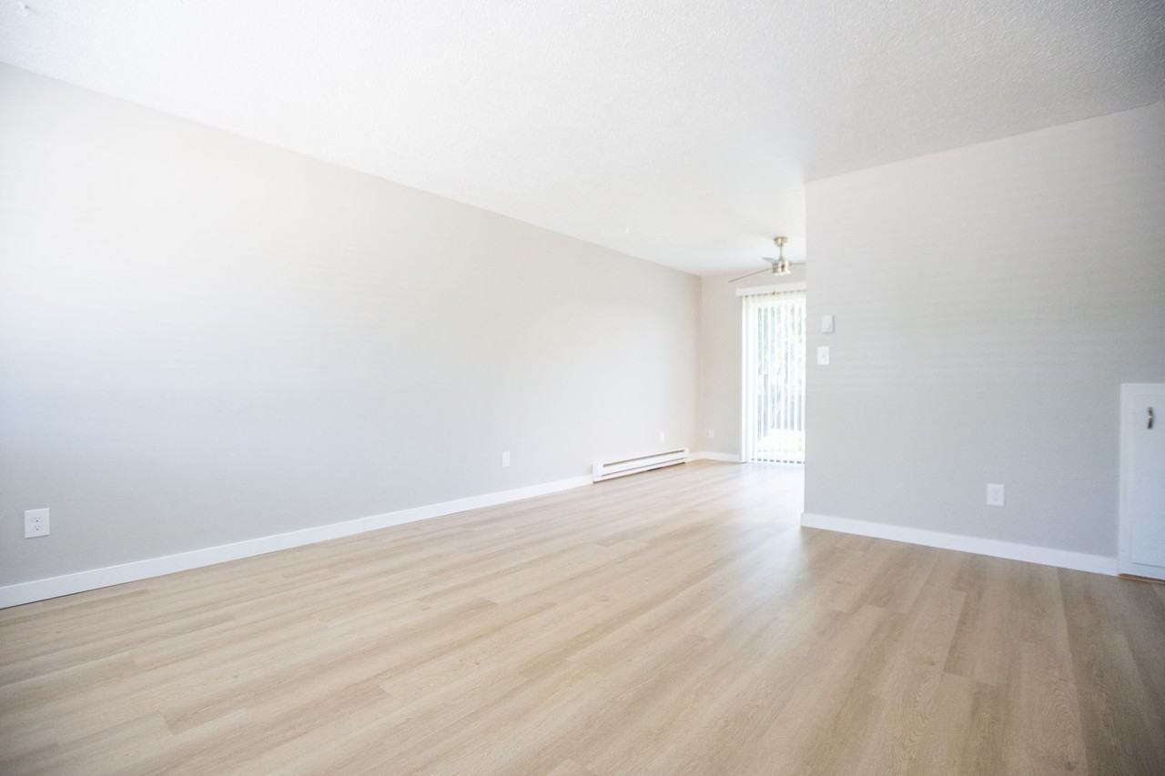 Laurel Lane Apts - Photo 3 of 20