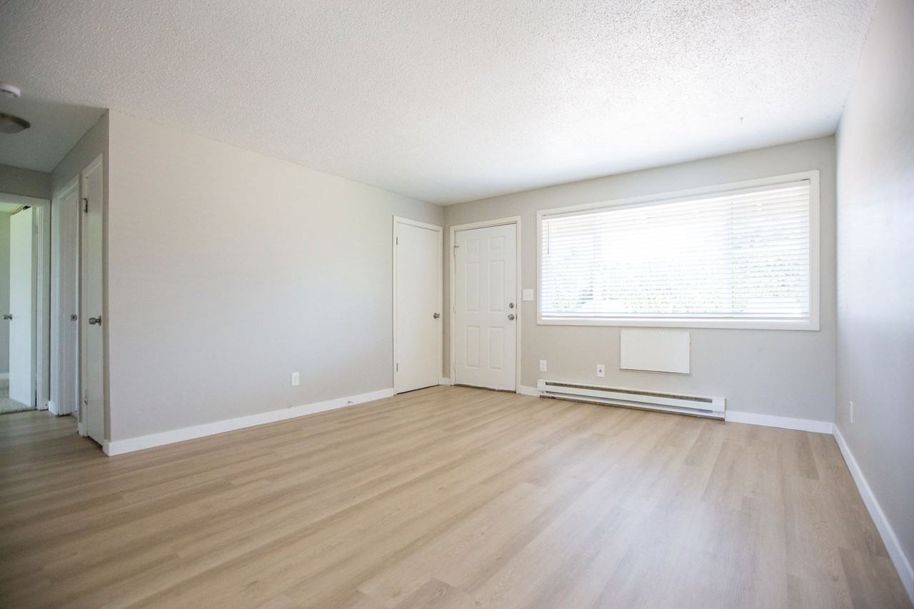 Laurel Lane Apts - Photo 4 of 20