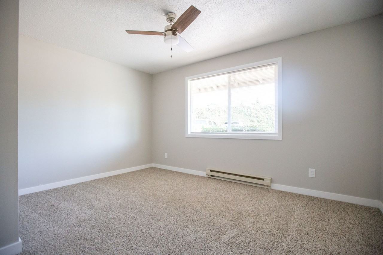 Laurel Lane Apts - Photo 7 of 20