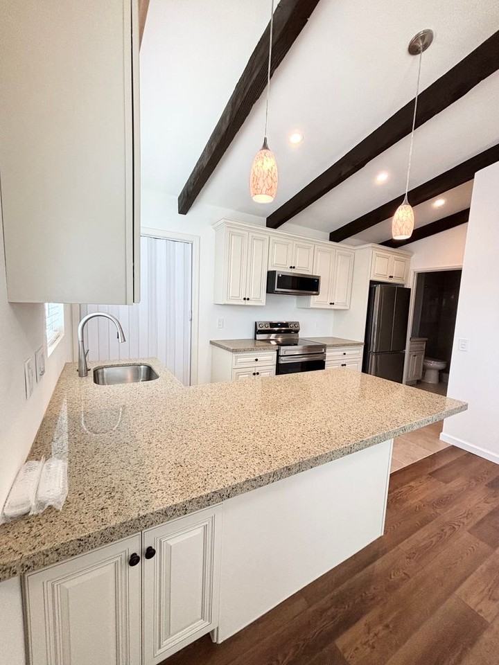 1636 W Pine Ave - Photo 3 of 12