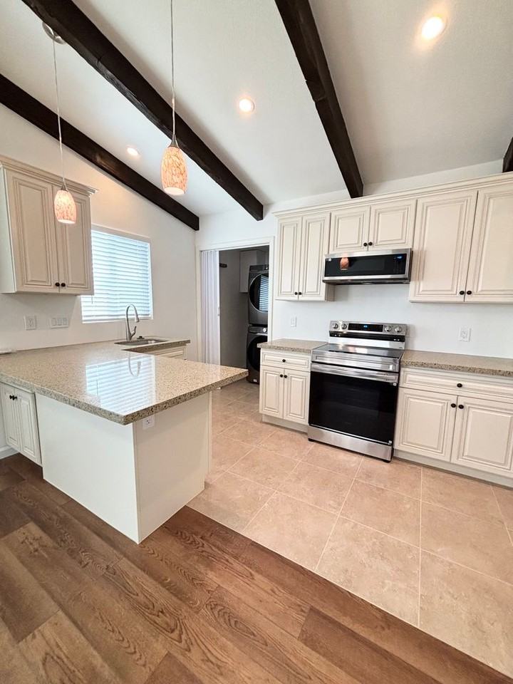 1636 W Pine Ave - Photo 4 of 12