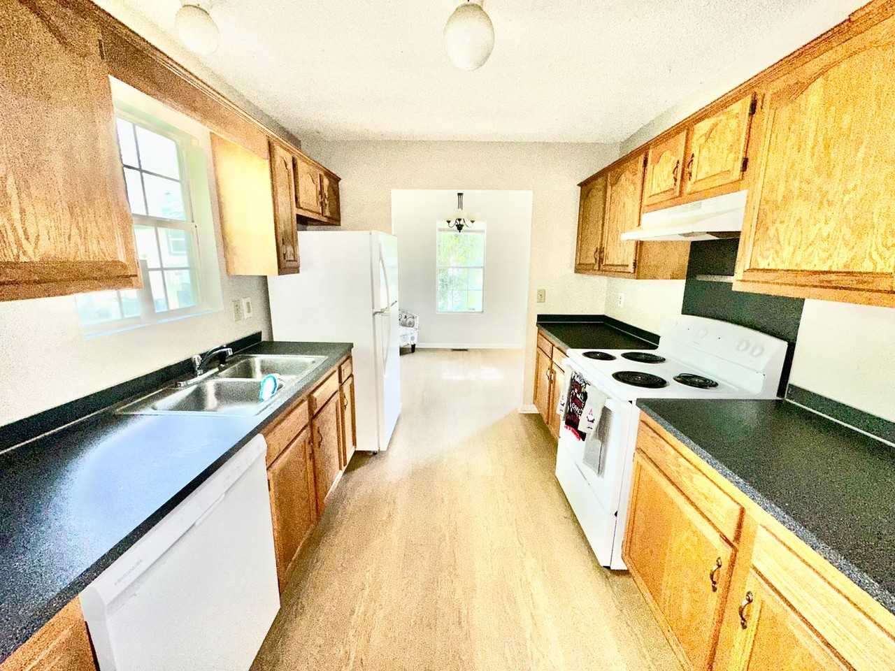 775 Willowbrook Ave - Photo 4 of 9