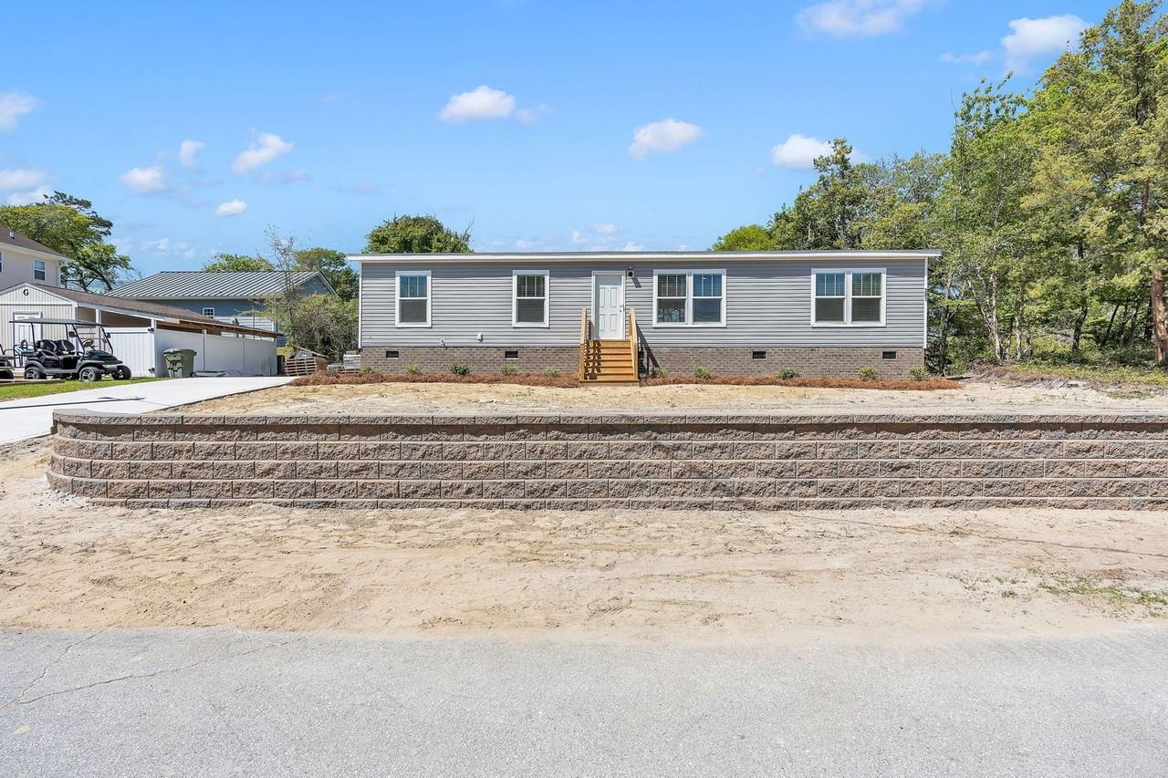 301 Barnes Dr - Photo 3 of 50