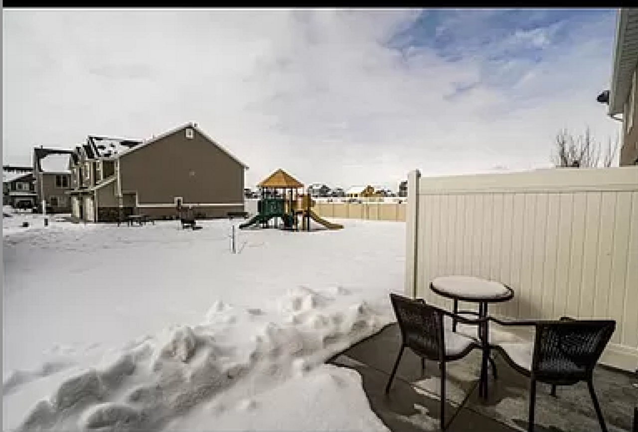 1056 W 2050 S - Photo 2 of 10