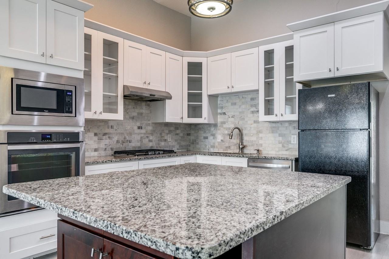 104 Cactus St - Photo 7 of 25