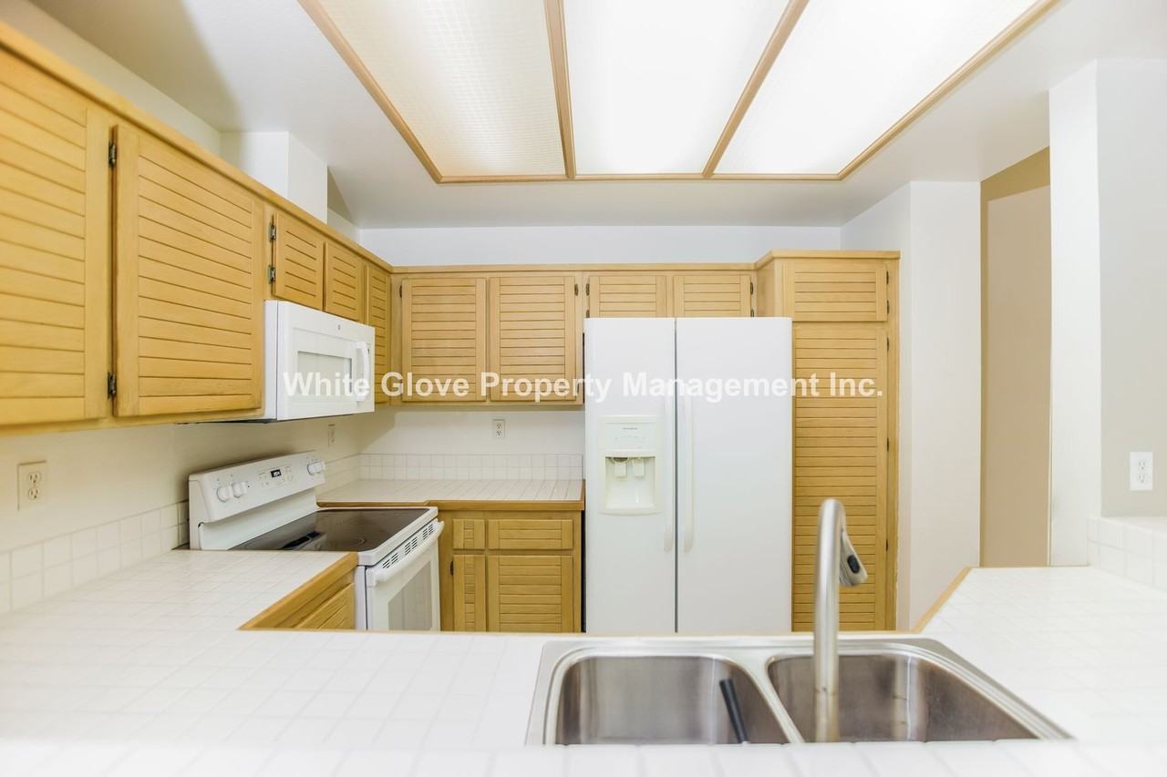 2 Menlo Aisle - Photo 3 of 11