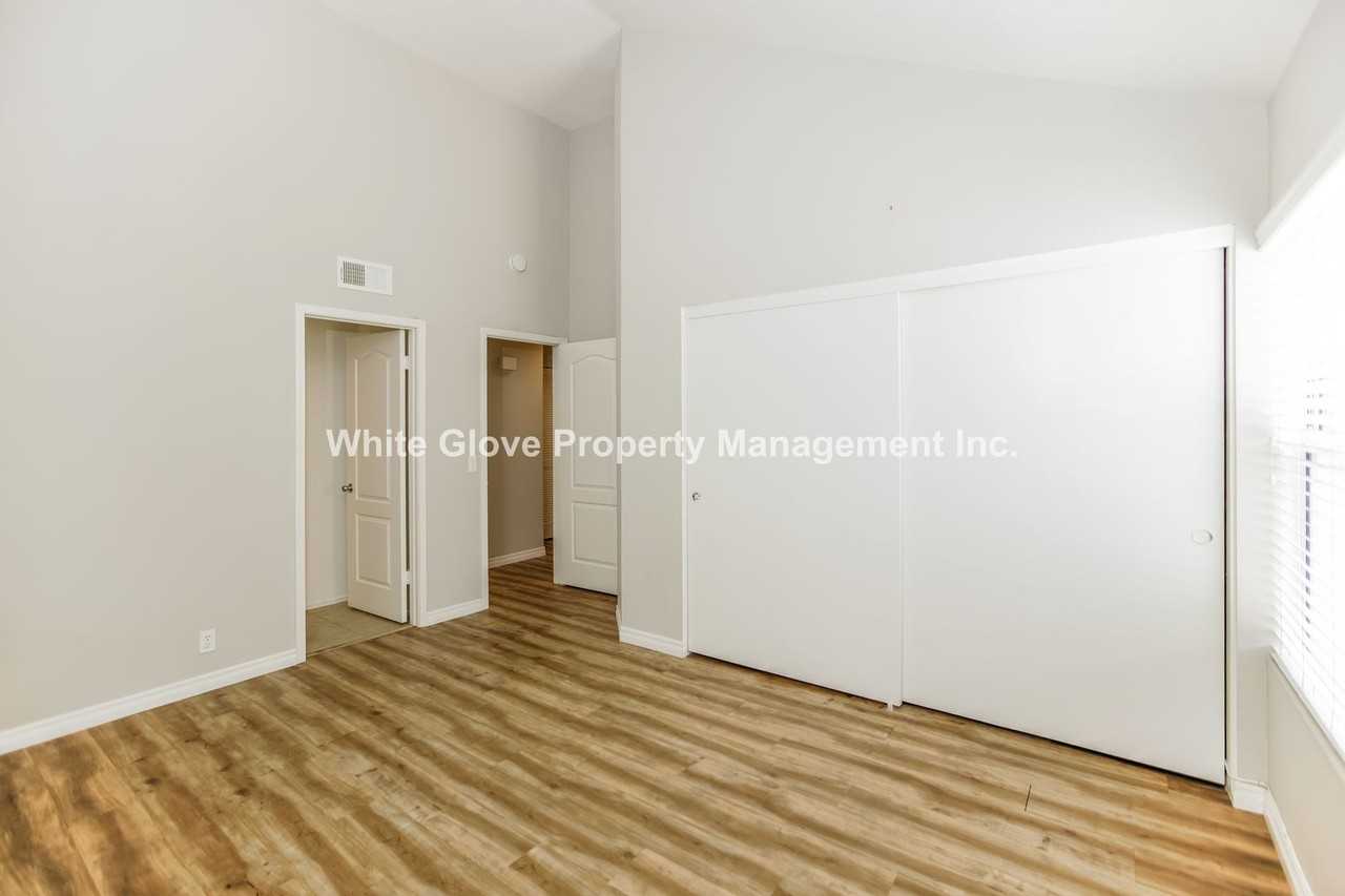 2 Menlo Aisle - Photo 4 of 11